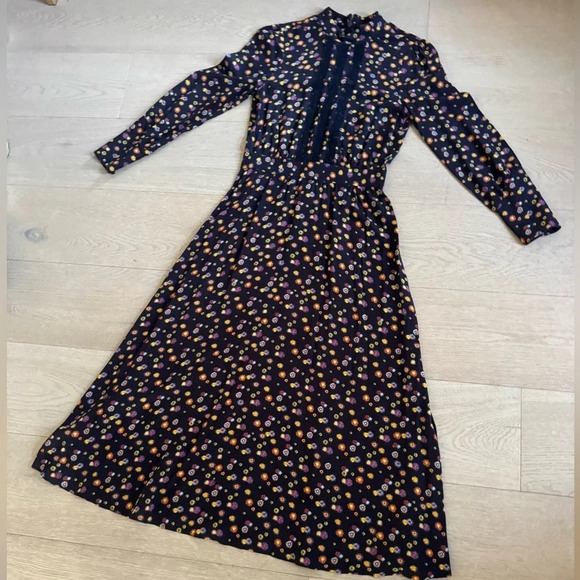 & OTHER STORIES
Dandelion Dress
Size 4 - Picture 9 of 12